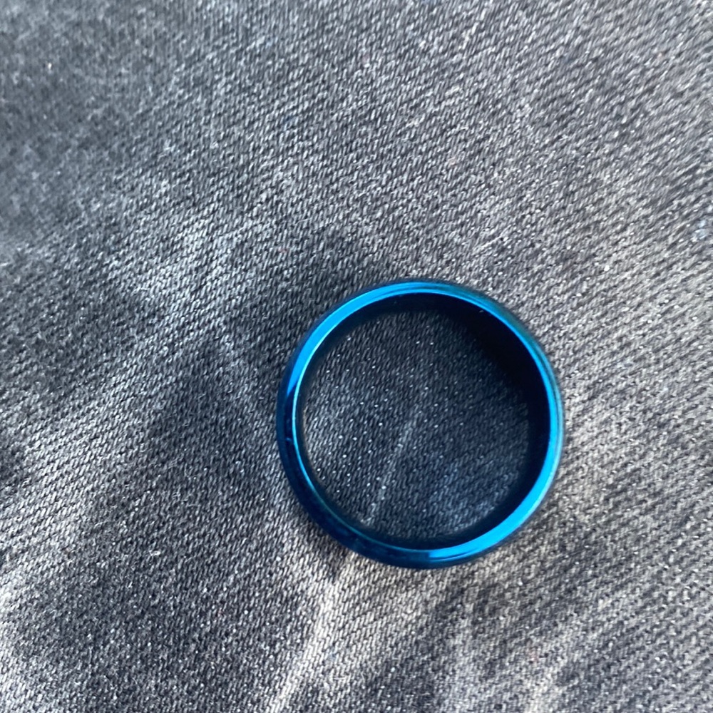 I’m selling this ring it’s brand new never been on a finger